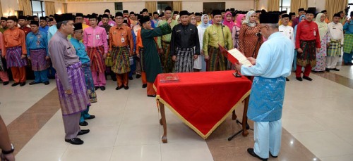 Gubernur Riau Arsyadjuliandi Rachman, Senin (7-8) melantik ratusan pejabat struktural di lingkungan Pemerintah Provinsi Riau