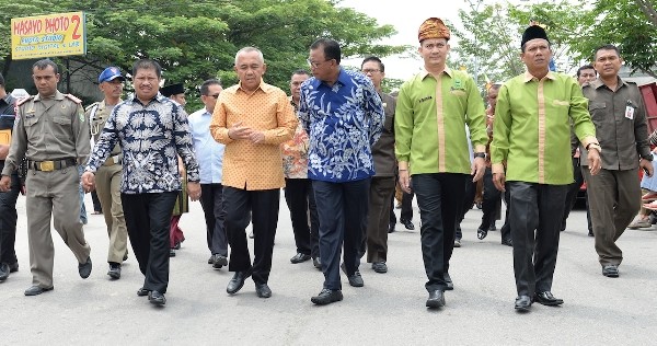 Gubri didampingi Bupati Bengkalis dan Bupati Kab Rohil Launching Gerai Usaha Mikro Kecil Dan Menengah ( UMKM ) IKROHIL Duri Kab ,Bengkalis