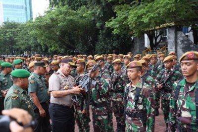 Apel Pasukan Kapolda Sumut Periksa Senjata