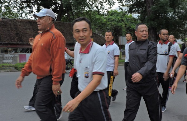 Kapoldasu Irjen Pol Paulus Waterpaw dan Kapolrestabes Medan Kombes Pol Sandi Ngroho-picsay