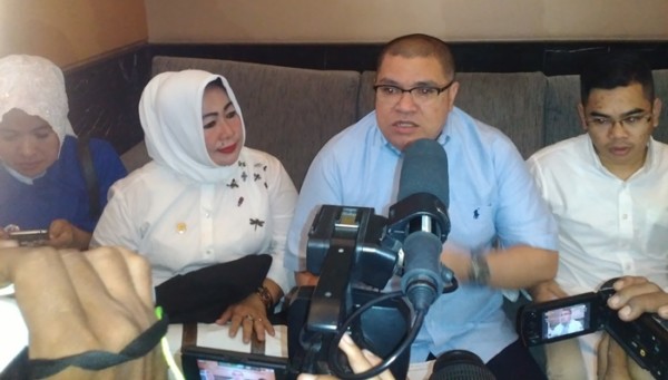 Razman Arif Nasution bersama Tim kuasa hukum 9 tersangka