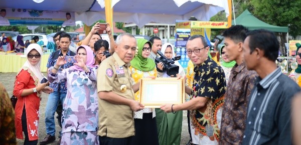 Acara Peringatan Hari Pangan Sedunia ke 37 di lapangan rumah dinas Gubernur Riau jalan Diponegoro - Pekanbaru