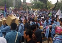 Anggota DPRD Riau Menghilang, Mahasiswa Duduki Ruang Sidang Paripurna DPRD Riau