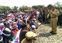 Tolak Pembangunan Waduk, Ribuan Warga Kecamatan IV Koto dari Berbagai Desa Demo Bupati Rohul