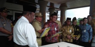 Plt Gubri Saksikan Penandatanganan MoU Pengembalian Kas Pemkab Rohul ke Bank Riau Kepri