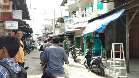 Tim Kecamatan Palika Tertibkan Pedagang Kaki Lima Di Sepanjang Jalan Bakti