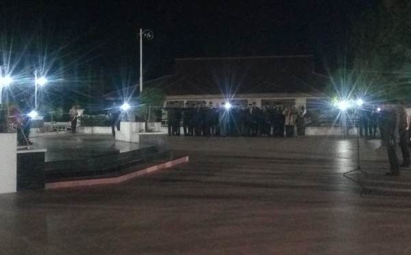 Malam acara kehormatan renungan suci di Taman Makam Pahlawan Kusuma Dharma Bagansiapiapi