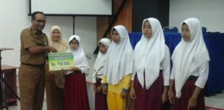 455 Siswa Miskin Pekanbaru Terima Zakat Profesi Guru