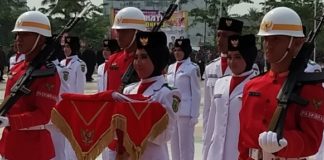 Tiara Sumarna Pembawa Baki HUT RI Ke-73 Kabupaten Rokan Hilir Menjadi Pusat Perhatian