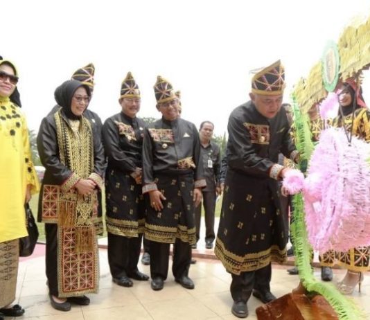 Gubernur Buka Pacu Jalur, Tradisi Lokal Berusia 115 Tahun