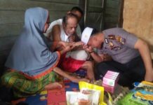 Tim Jum’at Barokah Polresta Pekanbaru Jenguk Warga Kampung Dalam