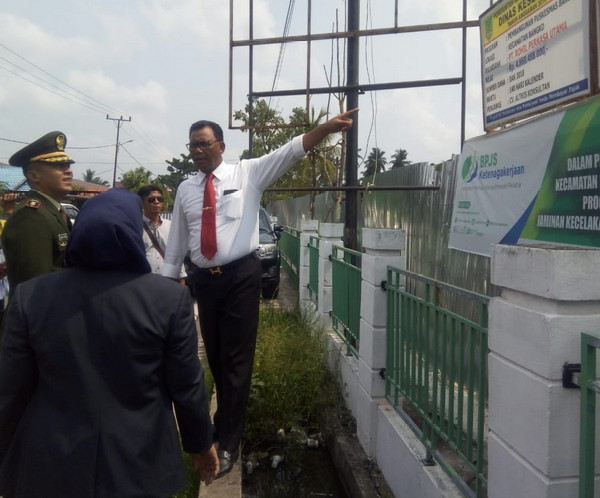 Bupati H Suyatno bersama jajaran Forkopimda Rohil saat melakukan penjauan pembangunan puskesmas rawat inap Jalan Jambu Bangko