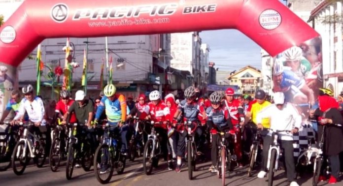Bupati Rokan Hilir H Suyatno turut bersepada santai dalam rangka memperingati HUT Korpri ke - 47 tahun