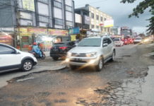 “Dinas PUPR Terkesan Tutup Mata” Jalan Dharma Bakti Menunggu Korban