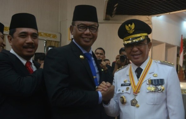 Pelantikan Bupati Indragiri Hilir H Muhammad Wardan dan Wakil Bupati H Syamsudin Uti periode 2018-2023 di Balai Serindit Pekanbaru, Riau