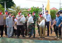 Polri Peduli Covid-19 Polda Riau Gelar Bakti Sosial Serentak Dalam Rangka Menggerakkan Perekonomian Dan Ketahanan Pangan