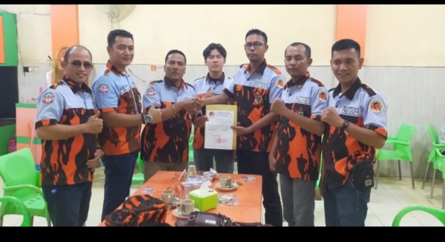Ketua PW B2P3 Riau Serahkan Mandat PC Bengkalis