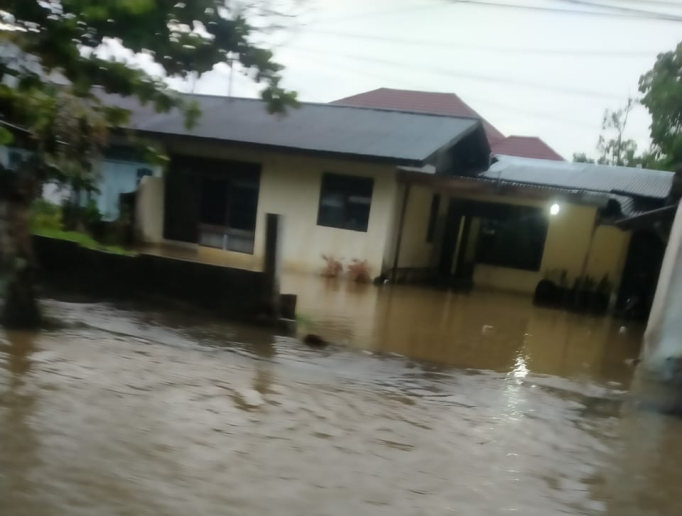 Drainase Buruk, Jalan Sisingamangaraja Dan Alrasid Kota Bangkinang Langganan Banjir