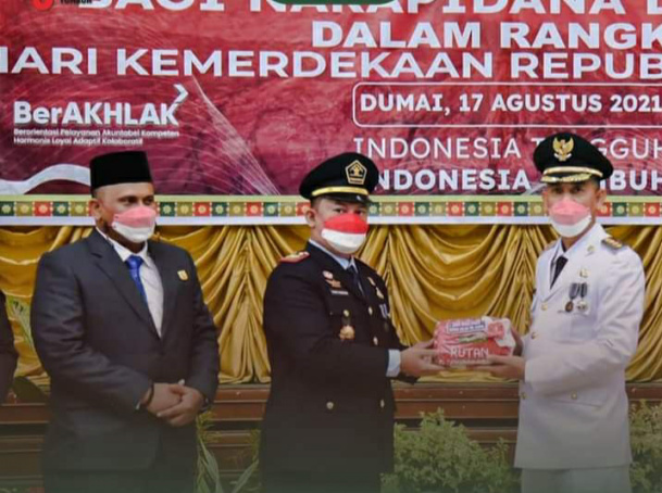 Sempena HUT RI Ke 76, Walikota Dumai Berikan Remisi Kepada 393 Narapidana