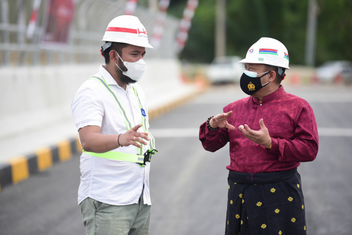Kado HUT RI Ke-76, Bupati Kampar Open Traffic Overpass Jembatan Bangkinang – Petapahan