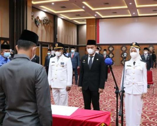 Berlangsung Malam Hari, Walikota Pekanbaru Kembali Lantik 30 Pejabat Eselon III Dan IV
