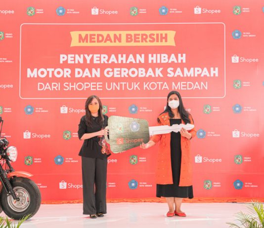Dukung Program Kebersihan, Shopee Hibahkan 151 Gerobak dan 50 Motor Sampah Kepada Pemko Medan