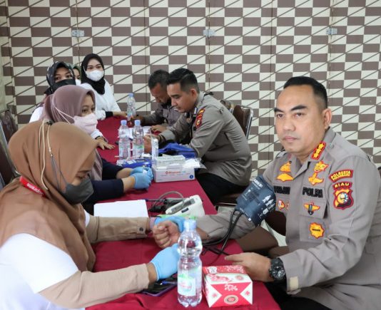 Jelang Hari Bhayangkara, Polresta Pekanbaru Gelar Bhakti Kesehatan Donor Darah Bersama PMI