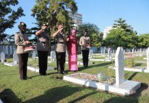 Bersempena Hari Bhayangkara Ke 76, Kapolda Riau Ziarah Ke Taman Makam Pahlawan Pekanbaru