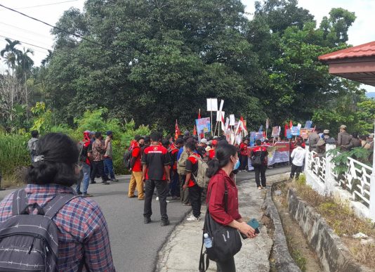 Merasa Hak Dikangkangi, Ratusan Buruh PT. PISP II Mogok Kerja