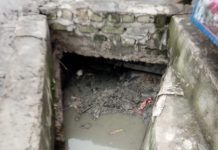 Pasukan Kuning PUPR Pekanbaru Bertungkus Lumus Bersihkan Drainase