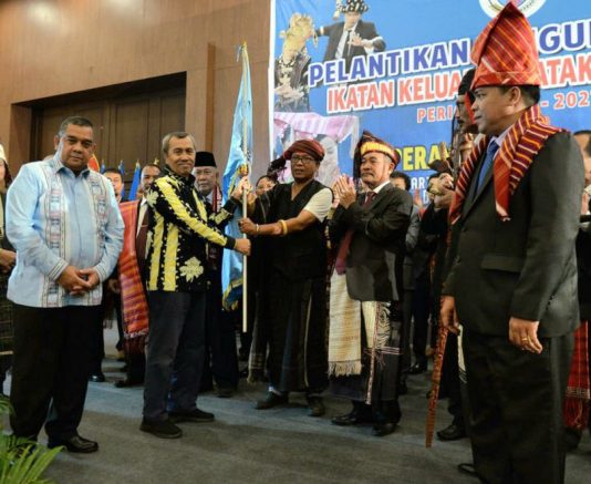 Gubernur Syamsuar Lantik Pengurus Pusat IKBR Periode 2022-2027