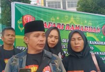 Sekjen DPP SPKN, Romi Frans Saat Kegiatan Berbagi Takjil