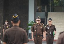 Koordinator Bidang Intelijen Kejati Riau Pimpin Upacara Apel Kerja Pagi Kejati Riau