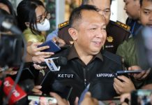Kapuspenkum Kejagung Tanggapi Laporan Terdakwa HARIS AZHAR dkk mengenai 5 Orang Jaksa yang Menyidangkan Perkaranya
