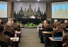 Asisten Intelijen Kejati Riau Mengikuti Sosialisasi Monitoring Dan Evaluasi Keterbukaan Informasi Publik Tahun 2023 Secara virtual