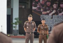 Koordinator Bidang Perdata Dan Tata Usaha Negara Kejaksaan Tinggi Riau Menjadi Penerima Apel Kerja Pagi