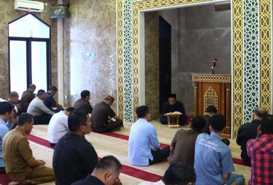 Kejati Riau Laksanakan Tausiyah Dzuhur Yang Disampaikan Ust.Chairul Ichsan, S PDI