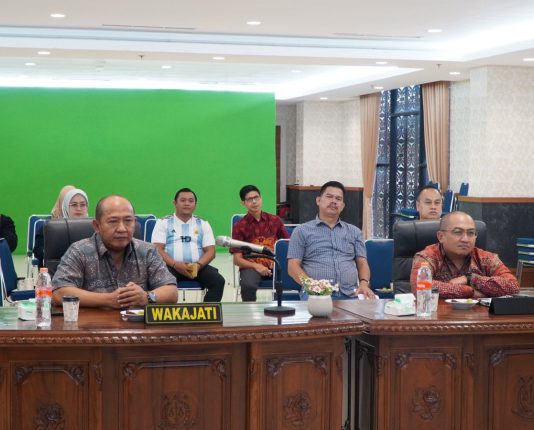 Wakil Kepala Kejati Riau Mengikuti Sosialisasi Aplikasi E-Rentut Dalam Penanganan Perkara Tindak Pidana Pemilu Dan Tindak Pidana Pemilihan Secara Virtual
