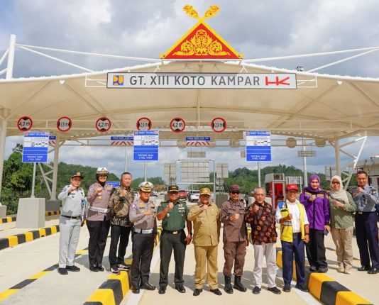 Kepala Kejati Riau Mengikuti Peninjauan Ruas Jalan Tol Bangkinang – XIII Koto Kampar