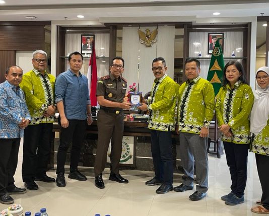 Kepala Kejaksaan Tinggi Riau Terima Kunjungan Kerja Ketua Dan Pengurus Asosiasi Pengusaha Indonesia Riau