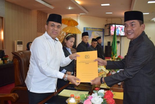 Pj Bupati Langkat Hadiri Rapat Paripurna DPRD Langkat Dan Terima Rekomendas LKPJ Tahun 2023