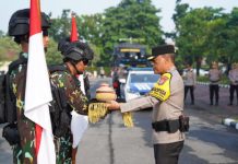 Waka Polda Riau Pimpin Upacara Pelepasan Tim Pengambilan Air Suci Pemuliaan Nilai-Nilai Tribrata Ke Istana Siak