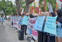 Puluhan Mahasiswa Gelar Demo, Desak Pemko Selesaikan Masalah Jalan Rusak, Banjir, Sampah Dan Parkir