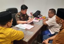 Tim Pidsus Kejati Riau Terima Penyerahan Tiga Orang Tersangka Dan Barang Bukti Perkara Tipikor