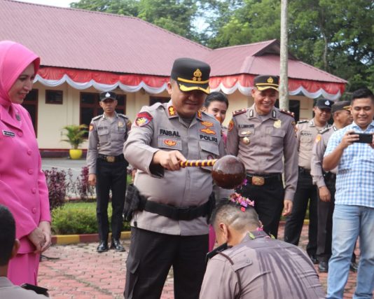 Wakapolres Langkat Pimpin Upacara Kenaikan Pangkat Personel Dari Perwira Hingga Bintara