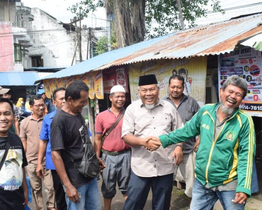 H.Iskandar Sugito Blusukan Ke Pasar Baru Stabat, Terima Aspirasi Pedagang