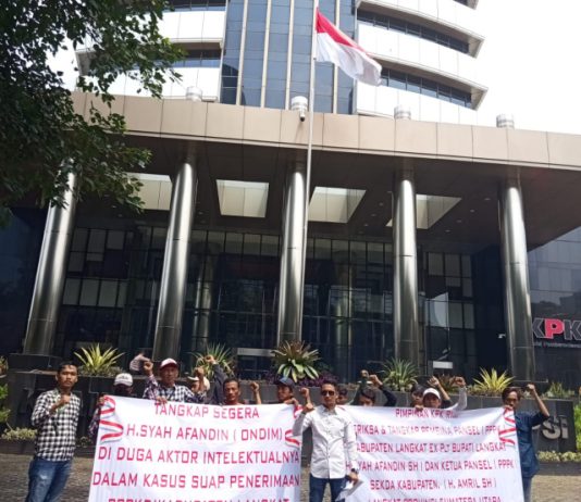 Terkait Kasus PPPK Langkat, Aliansi Mahasiswa dan Pemuda Asal Sumut Aksi Didepan Gedung KPK