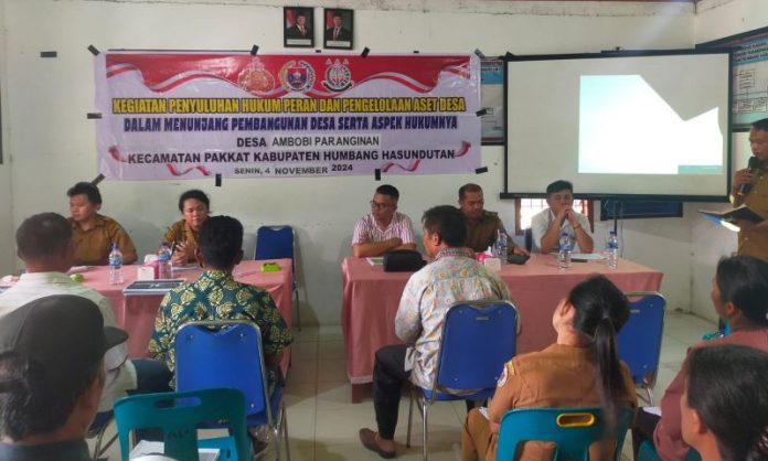 Kegiatan Penyuluhan Hukum di desa Ambobi Paranginan kematan Pakkat Kabupaten Humbahas, Senin (4/11/2024)