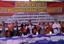 Polda Riau Ungkap Peredaran Natkotika Jaringan Internasional Sebanyak 121,5 Kg dan Musnahkan Barang Bukti