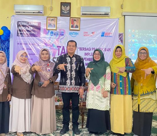 Kabid SMP Disdik Pekanbaru Apresiasi Talk Show dan Showcase SMPN 13 Dalam Upaya Peningkatan Kompetensi Guru